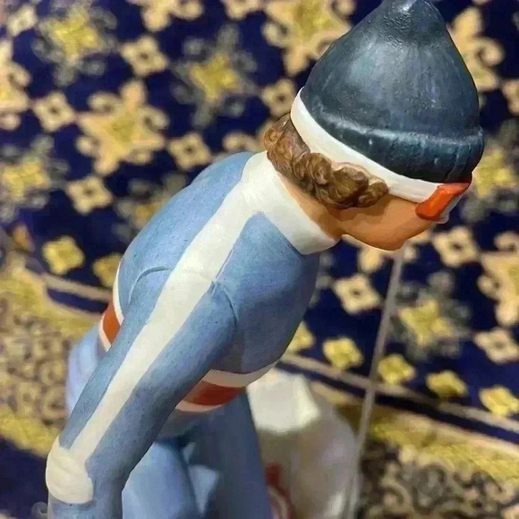 Rare 1983 Andrea Sadek the skier Figurine. 8.5 inches tall. Missing one pole - Picture 10 of 10